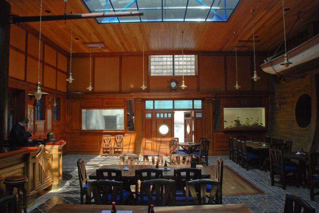 Hermanuv Mestec Hotel Marina المظهر الخارجي الصورة